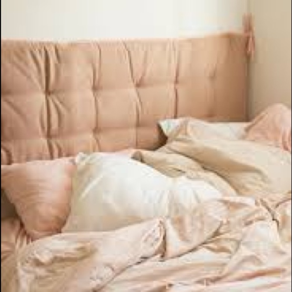 NWT Urban Outfitters Pillow Headboard